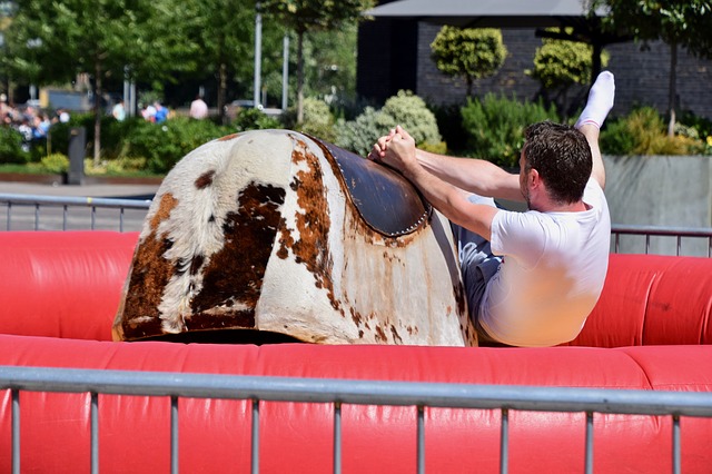 festa con il toro meccanico