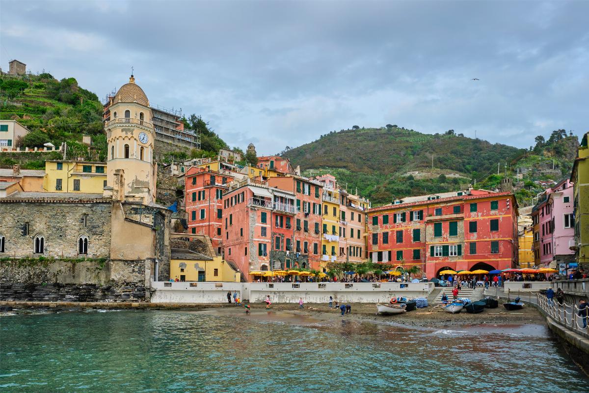 Le Cinque Terre in barca a vela: un'esperienza da non perdere