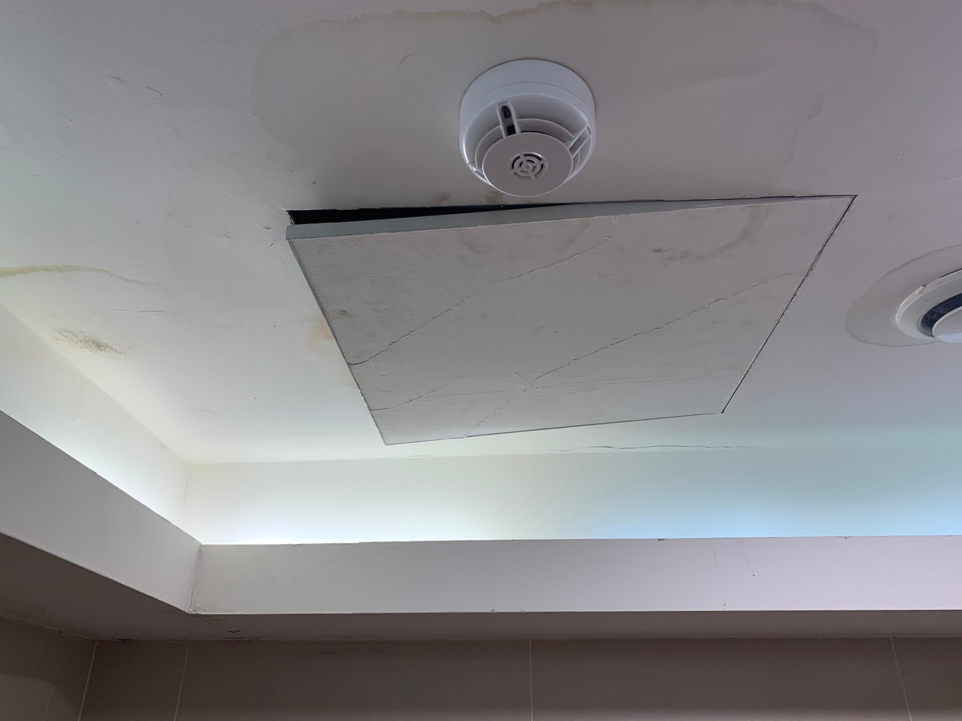 Come fare una botola per soffitto?